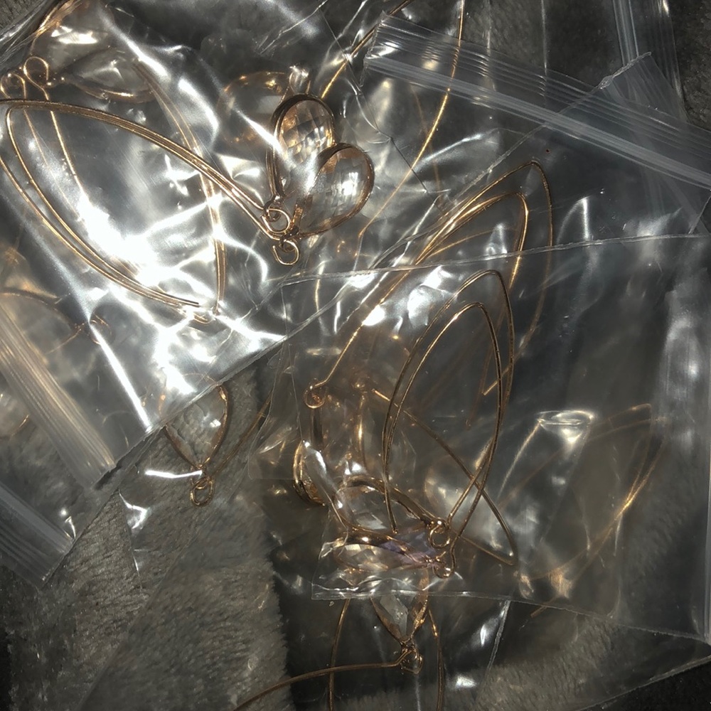 10 packs of earring for 12!